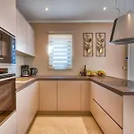 בית נופש Awesome Home In Trget Trget