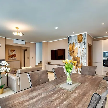 펜션 Awesome Home In Trget Trget