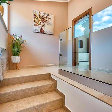 펜션 Awesome Home In Trget *