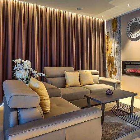 펜션 Awesome Home In Trget Trget