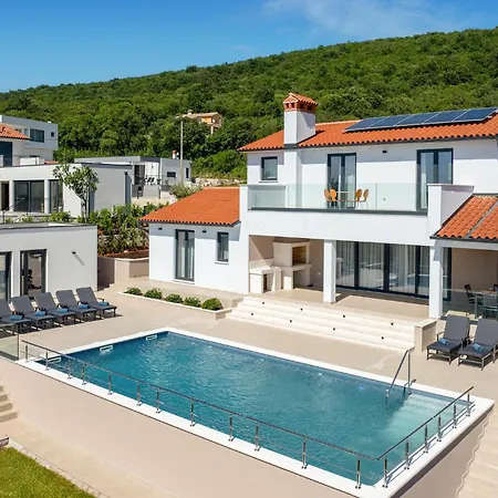 Awesome Home In Trget 펜션 *