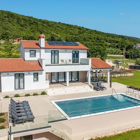 בית נופש Awesome Home In Trget