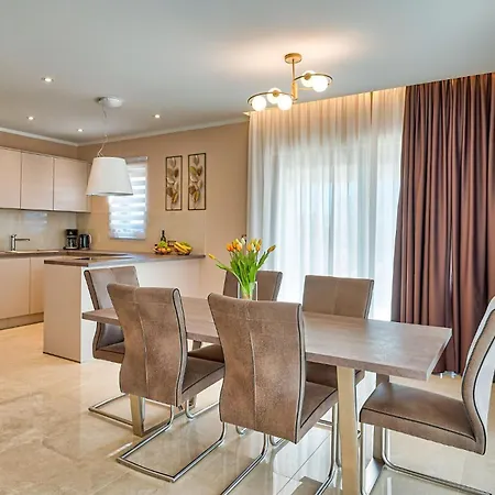 Amazing In With Kitchen