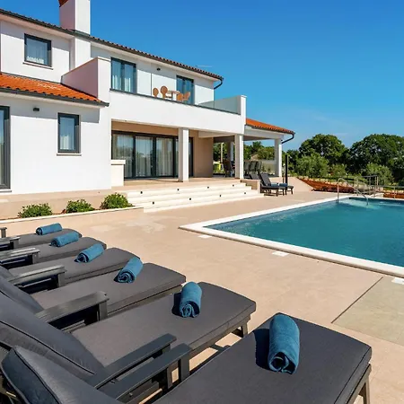 Awesome Home In Trget Casa vacanze *